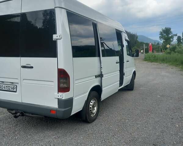 Белый Мерседес Sprinter, объемом двигателя 2.15 л и пробегом 700 тыс. км за 8300 $, фото 3 на Automoto.ua