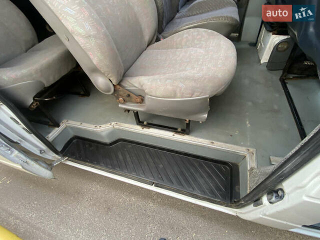 Белый Мерседес Sprinter, объемом двигателя 2.2 л и пробегом 702 тыс. км за 8200 $, фото 15 на Automoto.ua