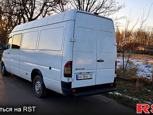 Белый Мерседес Sprinter, объемом двигателя 2.7 л и пробегом 700 тыс. км за 9000 $, фото 2 на Automoto.ua