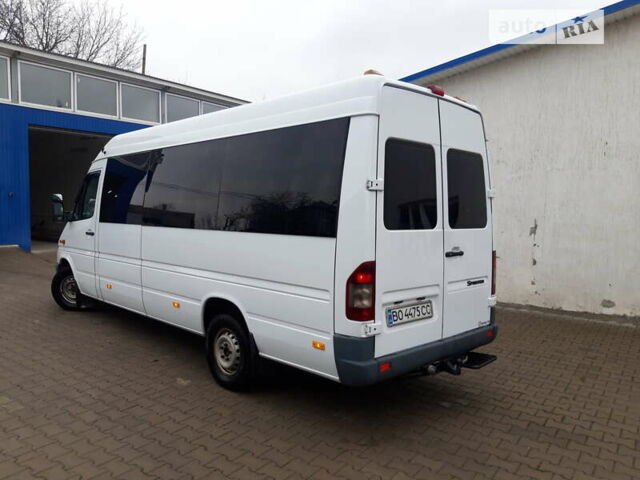 Белый Мерседес Sprinter, объемом двигателя 2.69 л и пробегом 250 тыс. км за 12800 $, фото 3 на Automoto.ua