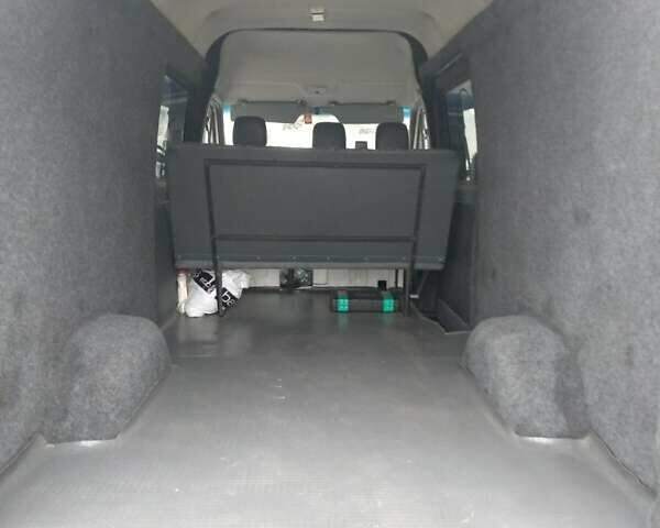 Белый Мерседес Sprinter, объемом двигателя 0 л и пробегом 315 тыс. км за 8800 $, фото 3 на Automoto.ua