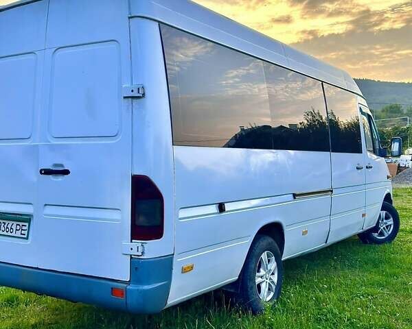 Белый Мерседес Sprinter, объемом двигателя 2.15 л и пробегом 113 тыс. км за 7600 $, фото 12 на Automoto.ua