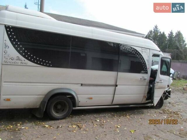 Белый Мерседес Sprinter, объемом двигателя 2.7 л и пробегом 500 тыс. км за 7000 $, фото 4 на Automoto.ua