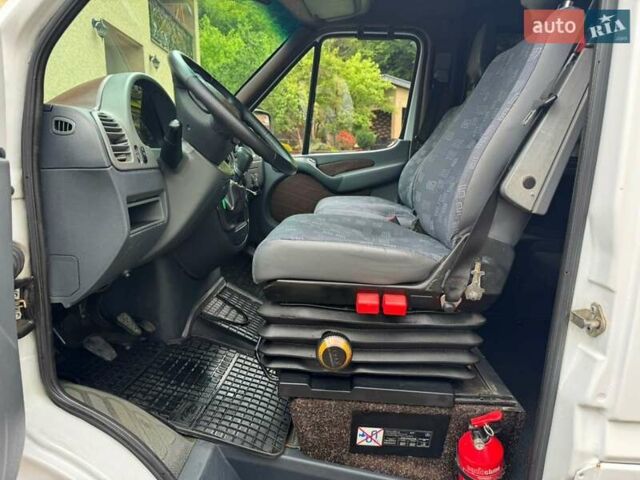 Белый Мерседес Sprinter, объемом двигателя 2.2 л и пробегом 458 тыс. км за 7800 $, фото 8 на Automoto.ua