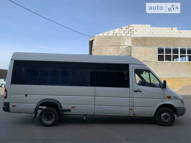 Белый Мерседес Sprinter, объемом двигателя 2.15 л и пробегом 493 тыс. км за 9200 $, фото 3 на Automoto.ua