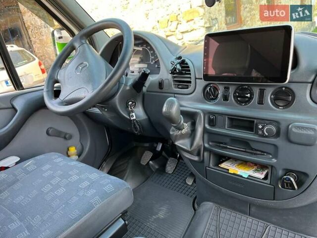 Белый Мерседес Sprinter, объемом двигателя 2.2 л и пробегом 620 тыс. км за 7500 $, фото 18 на Automoto.ua