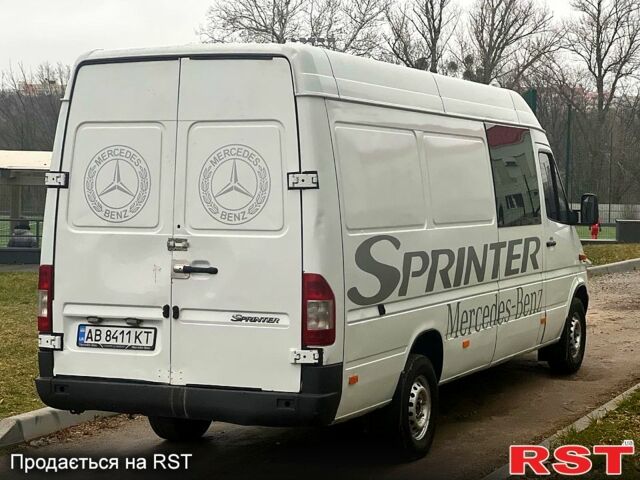 Белый Мерседес Sprinter, объемом двигателя 2.2 л и пробегом 200 тыс. км за 9500 $, фото 3 на Automoto.ua