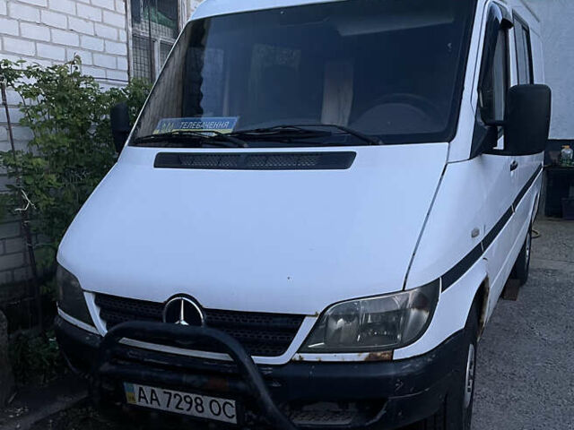 Мерседес Sprinter 2005 в Киеве на Automoto.ua Белый Мерседес Sprinter, объемом двигателя 2.15 л и пробегом 454 тыс. км за 6000 $, фото 10 на Automoto.ua