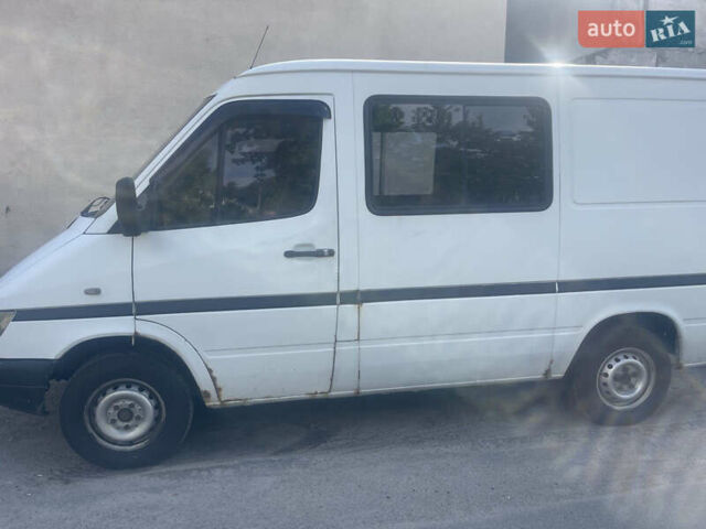 Мерседес Sprinter 2005 в Киеве на Automoto.ua Белый Мерседес Sprinter, объемом двигателя 2.15 л и пробегом 454 тыс. км за 6000 $, фото 1 на Automoto.ua