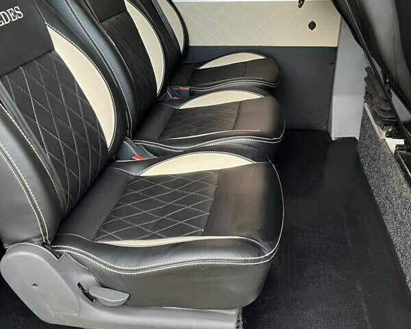 Белый Мерседес Sprinter, объемом двигателя 2.1 л и пробегом 900 тыс. км за 12000 $, фото 6 на Automoto.ua
