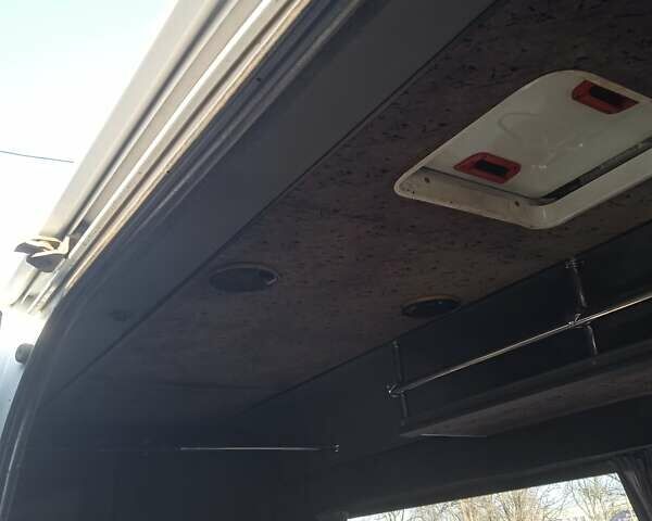 Белый Мерседес Sprinter, объемом двигателя 2.2 л и пробегом 260 тыс. км за 9000 $, фото 9 на Automoto.ua