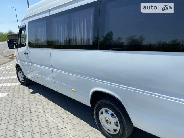 Белый Мерседес Sprinter, объемом двигателя 2.69 л и пробегом 600 тыс. км за 9400 $, фото 3 на Automoto.ua