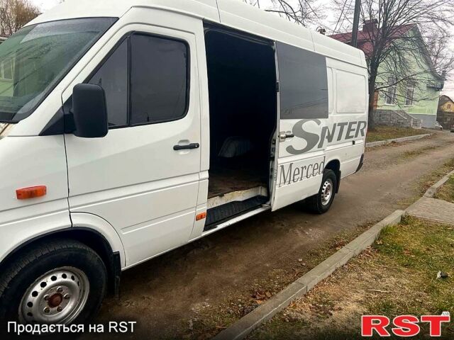 Белый Мерседес Sprinter, объемом двигателя 2.2 л и пробегом 200 тыс. км за 9500 $, фото 10 на Automoto.ua