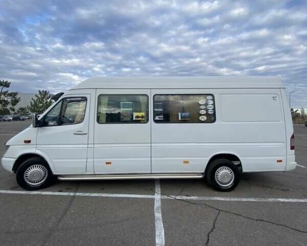 Белый Мерседес Sprinter, объемом двигателя 2.1 л и пробегом 9 тыс. км за 8000 $, фото 2 на Automoto.ua