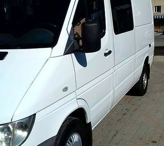 Белый Мерседес Sprinter, объемом двигателя 2.1 л и пробегом 370 тыс. км за 9200 $, фото 1 на Automoto.ua