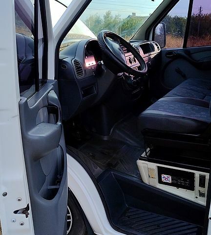 Белый Мерседес Sprinter, объемом двигателя 2.2 л и пробегом 0 тыс. км за 10000 $, фото 13 на Automoto.ua