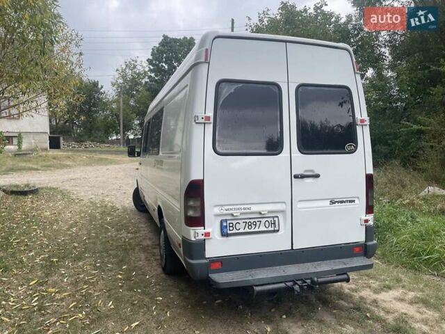 Белый Мерседес Sprinter, объемом двигателя 2.15 л и пробегом 779 тыс. км за 9400 $, фото 4 на Automoto.ua
