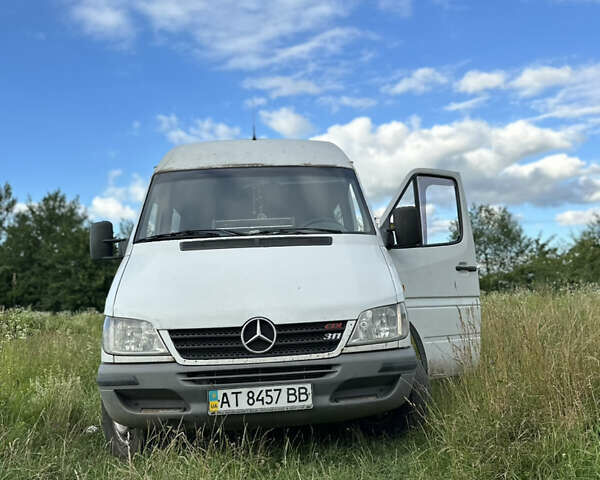 Белый Мерседес Sprinter, объемом двигателя 2.1 л и пробегом 950 тыс. км за 6200 $, фото 1 на Automoto.ua