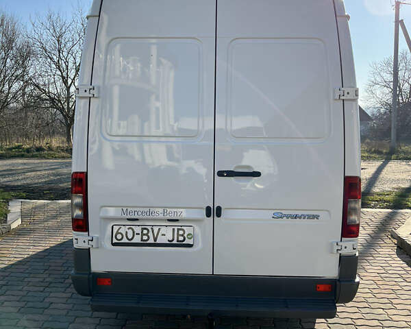 Белый Мерседес Sprinter, объемом двигателя 0 л и пробегом 205 тыс. км за 14800 $, фото 7 на Automoto.ua