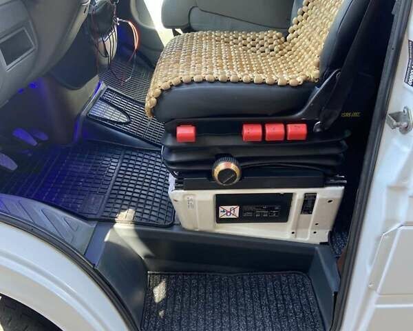 Белый Мерседес Sprinter, объемом двигателя 2.15 л и пробегом 50 тыс. км за 9500 $, фото 9 на Automoto.ua