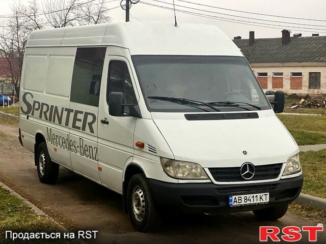 Белый Мерседес Sprinter, объемом двигателя 2.2 л и пробегом 200 тыс. км за 9500 $, фото 4 на Automoto.ua