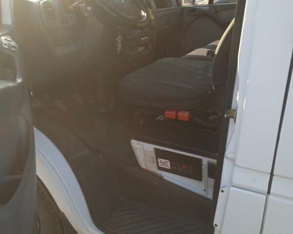 Белый Мерседес Sprinter, объемом двигателя 2.2 л и пробегом 260 тыс. км за 9000 $, фото 7 на Automoto.ua