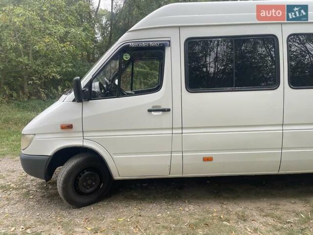 Белый Мерседес Sprinter, объемом двигателя 2.15 л и пробегом 779 тыс. км за 9400 $, фото 2 на Automoto.ua