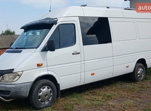 Белый Мерседес Sprinter, объемом двигателя 2.69 л и пробегом 500 тыс. км за 9799 $, фото 6 на Automoto.ua