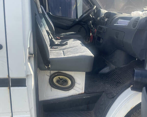 Мерседес Sprinter 2005 в Киеве на Automoto.ua Белый Мерседес Sprinter, объемом двигателя 2.15 л и пробегом 454 тыс. км за 6000 $, фото 7 на Automoto.ua