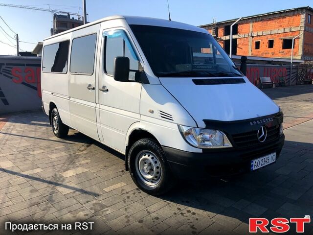 Белый Мерседес Sprinter, объемом двигателя 2.1 л и пробегом 350 тыс. км за 7800 $, фото 1 на Automoto.ua