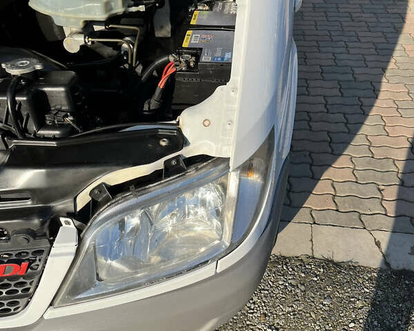 Белый Мерседес Sprinter, объемом двигателя 0 л и пробегом 205 тыс. км за 14800 $, фото 12 на Automoto.ua