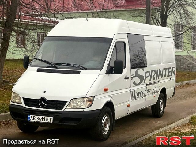 Белый Мерседес Sprinter, объемом двигателя 2.2 л и пробегом 200 тыс. км за 9500 $, фото 1 на Automoto.ua