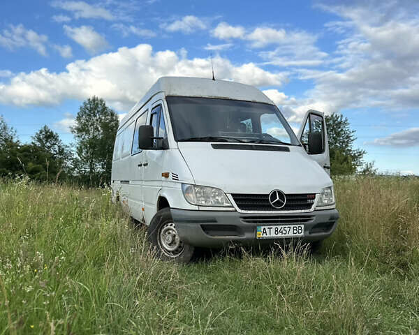 Белый Мерседес Sprinter, объемом двигателя 2.1 л и пробегом 950 тыс. км за 6200 $, фото 2 на Automoto.ua