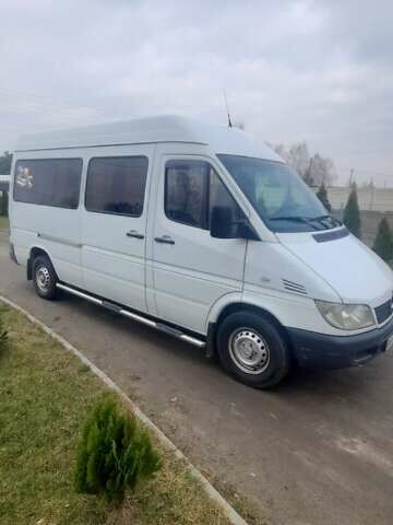 Белый Мерседес Sprinter, объемом двигателя 2.69 л и пробегом 999 тыс. км за 9500 $, фото 1 на Automoto.ua