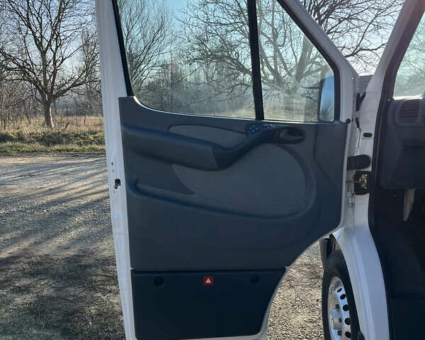 Белый Мерседес Sprinter, объемом двигателя 0 л и пробегом 205 тыс. км за 14800 $, фото 20 на Automoto.ua