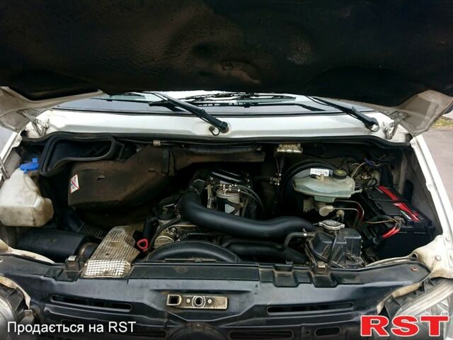 Белый Мерседес Sprinter, объемом двигателя 2.2 л и пробегом 419 тыс. км за 10000 $, фото 8 на Automoto.ua