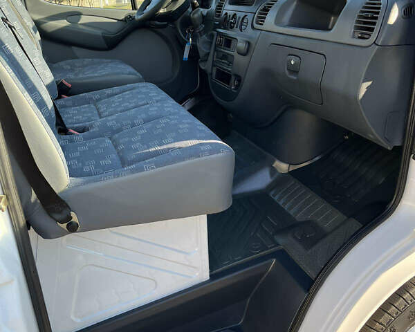 Белый Мерседес Sprinter, объемом двигателя 0 л и пробегом 205 тыс. км за 14800 $, фото 27 на Automoto.ua