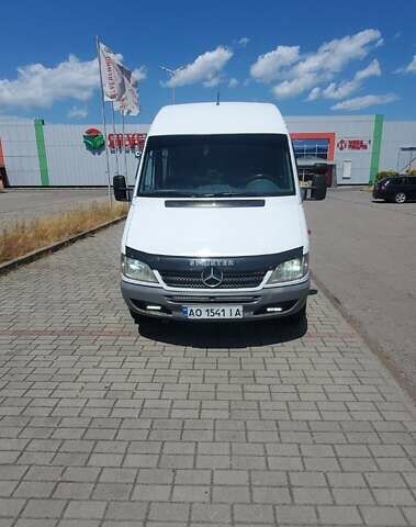 Белый Мерседес Sprinter, объемом двигателя 2.1 л и пробегом 514 тыс. км за 9200 $, фото 4 на Automoto.ua