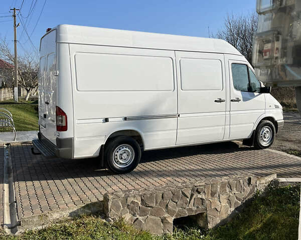 Белый Мерседес Sprinter, объемом двигателя 0 л и пробегом 205 тыс. км за 14800 $, фото 6 на Automoto.ua