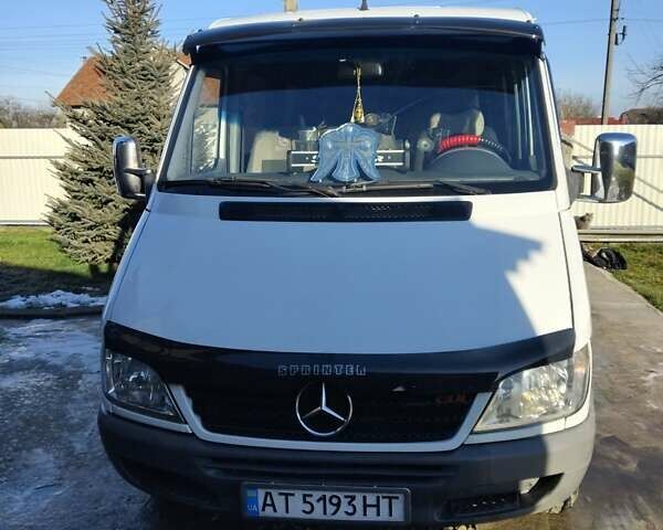 Белый Мерседес Sprinter, объемом двигателя 2.69 л и пробегом 410 тыс. км за 10100 $, фото 1 на Automoto.ua