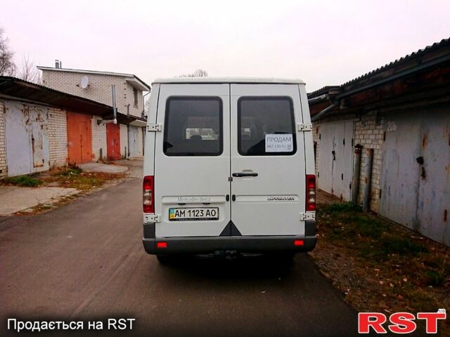 Белый Мерседес Sprinter, объемом двигателя 2.2 л и пробегом 419 тыс. км за 10000 $, фото 3 на Automoto.ua