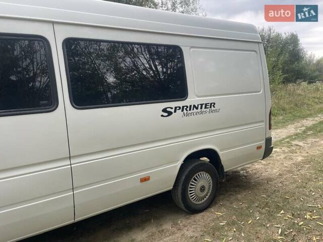 Белый Мерседес Sprinter, объемом двигателя 2.15 л и пробегом 779 тыс. км за 9400 $, фото 3 на Automoto.ua