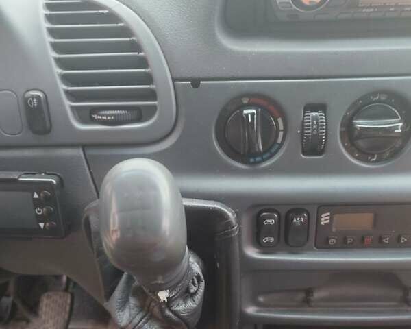 Белый Мерседес Sprinter, объемом двигателя 2.7 л и пробегом 365 тыс. км за 12500 $, фото 4 на Automoto.ua
