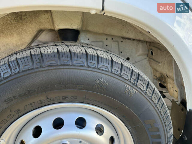 Белый Мерседес Sprinter, объемом двигателя 0 л и пробегом 205 тыс. км за 14800 $, фото 51 на Automoto.ua