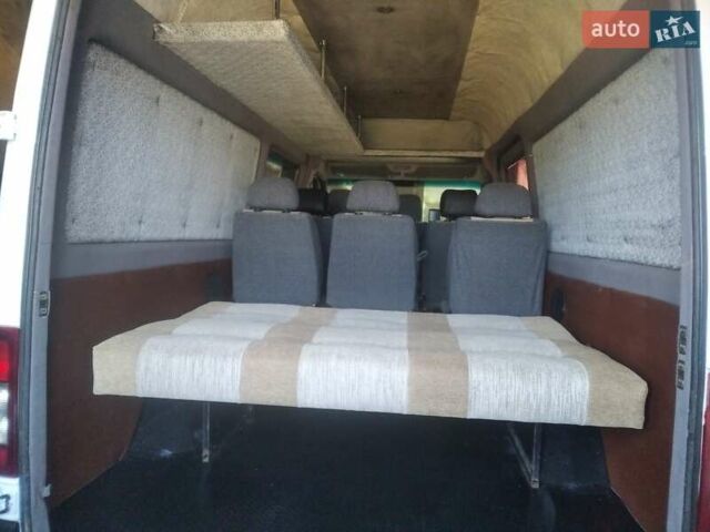 Белый Мерседес Sprinter, объемом двигателя 2.2 л и пробегом 520 тыс. км за 7300 $, фото 2 на Automoto.ua