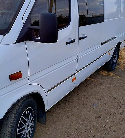 Белый Мерседес Sprinter, объемом двигателя 2.2 л и пробегом 0 тыс. км за 10000 $, фото 10 на Automoto.ua