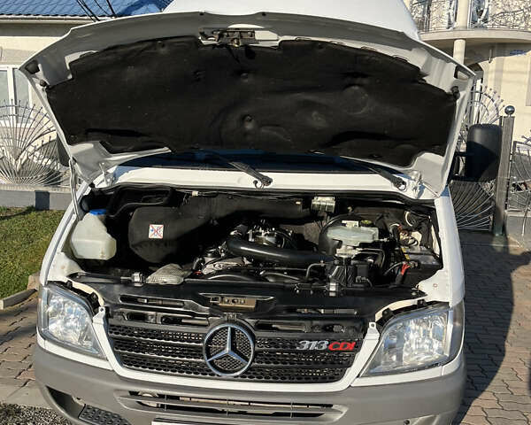 Белый Мерседес Sprinter, объемом двигателя 0 л и пробегом 205 тыс. км за 14800 $, фото 8 на Automoto.ua