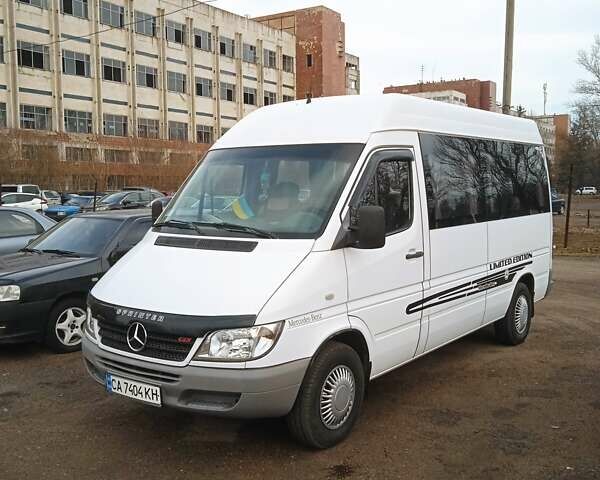 Белый Мерседес Sprinter, объемом двигателя 2.2 л и пробегом 260 тыс. км за 9000 $, фото 2 на Automoto.ua