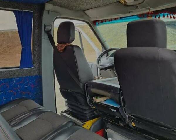 Белый Мерседес Sprinter, объемом двигателя 2.69 л и пробегом 400 тыс. км за 7900 $, фото 3 на Automoto.ua