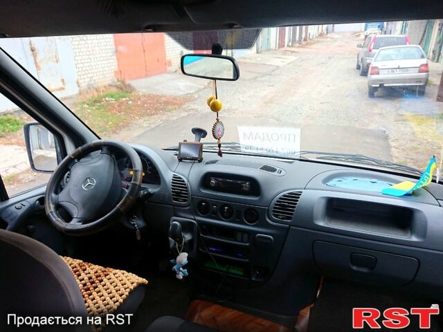 Белый Мерседес Sprinter, объемом двигателя 2.2 л и пробегом 419 тыс. км за 10000 $, фото 7 на Automoto.ua